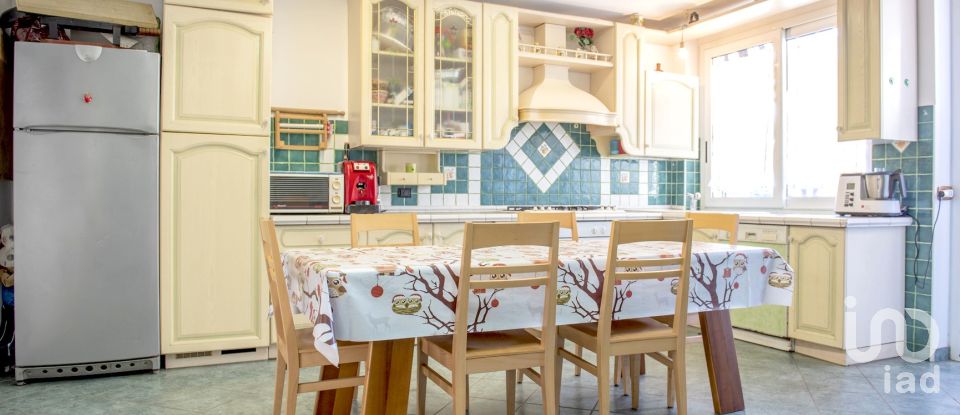 House 5 rooms of 204 m² in Castelfidardo (60022)