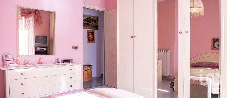 House 5 rooms of 204 m² in Castelfidardo (60022)