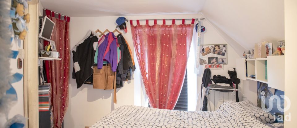 House 5 rooms of 204 m² in Castelfidardo (60022)