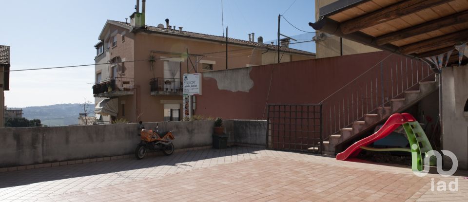 House 5 rooms of 204 m² in Castelfidardo (60022)