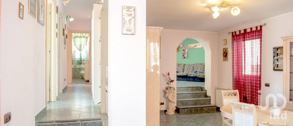 House 5 rooms of 204 m² in Castelfidardo (60022)