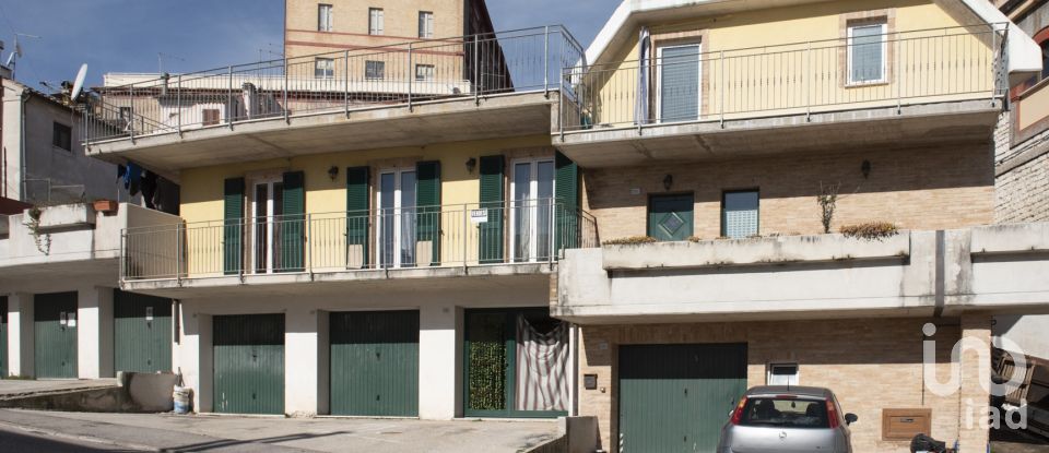 House 5 rooms of 204 m² in Castelfidardo (60022)