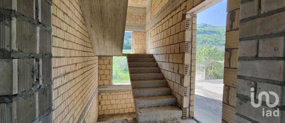 Rustico 0 locali di 400 m² in Controguerra (64010)