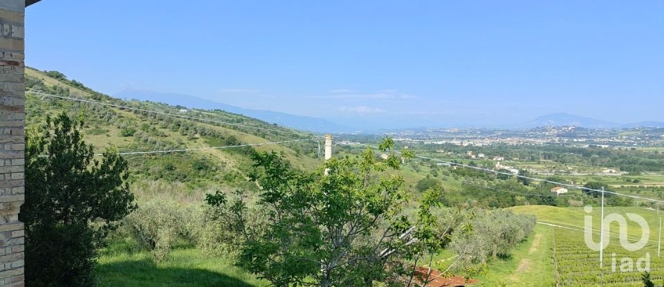 Rustico 0 locali di 400 m² in Controguerra (64010)