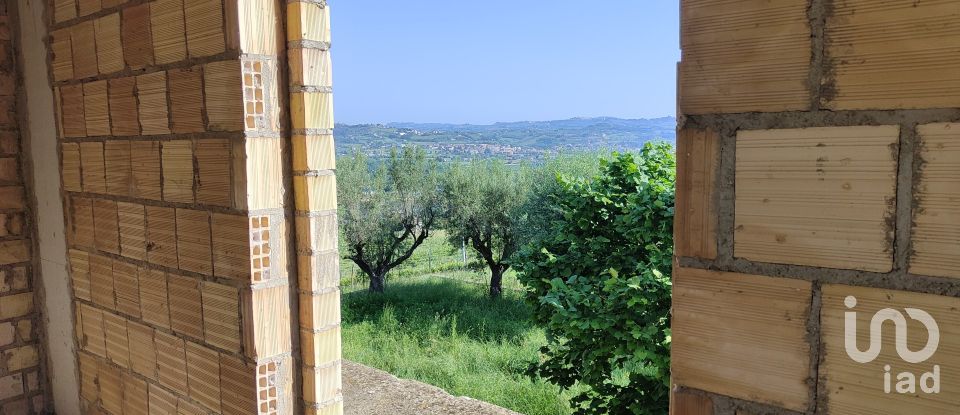 Rustico 0 locali di 400 m² in Controguerra (64010)