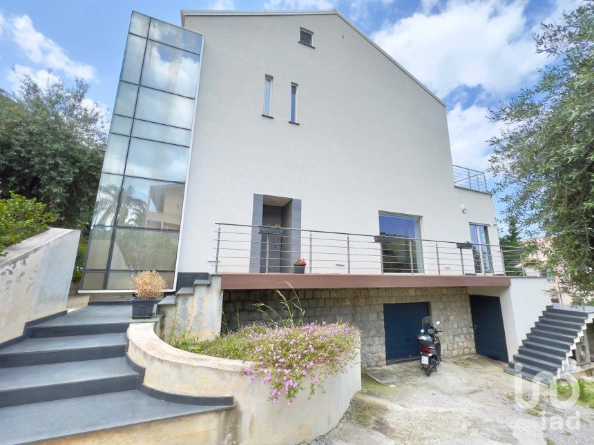 Villa 15 locali di 360 m² in Cefalù (90015)
