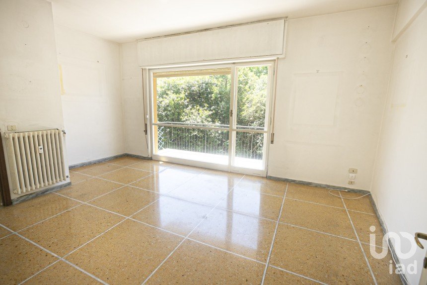 Bilocale di 70 m² a Rapallo (16035)