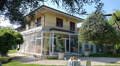 Villa 7 locali di 142 m² in Roseto degli Abruzzi (64026)
