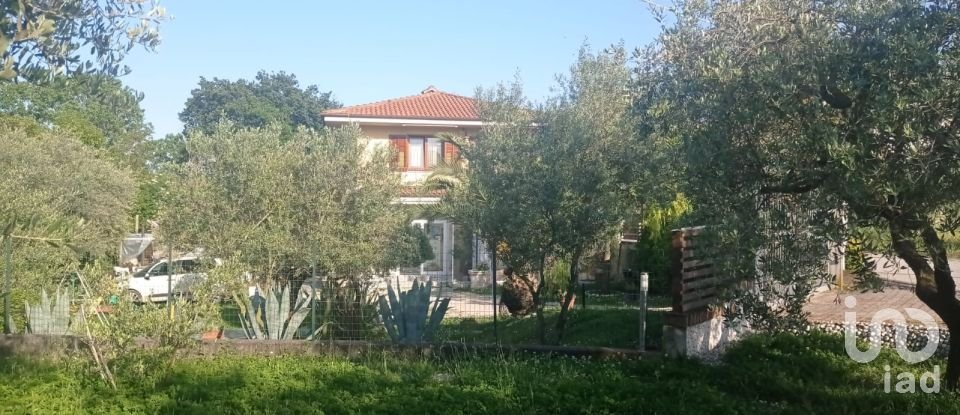 Villa 7 locali di 142 m² in Roseto degli Abruzzi (64026)