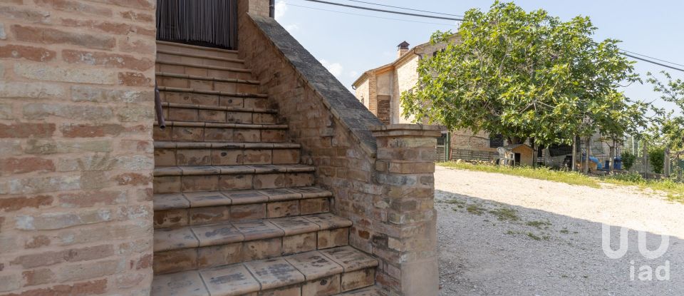 House 5 rooms of 164 m² in Urbisaglia (62010)