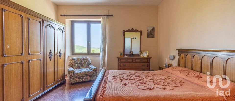 House 5 rooms of 164 m² in Urbisaglia (62010)