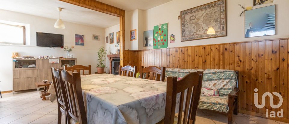House 5 rooms of 164 m² in Urbisaglia (62010)