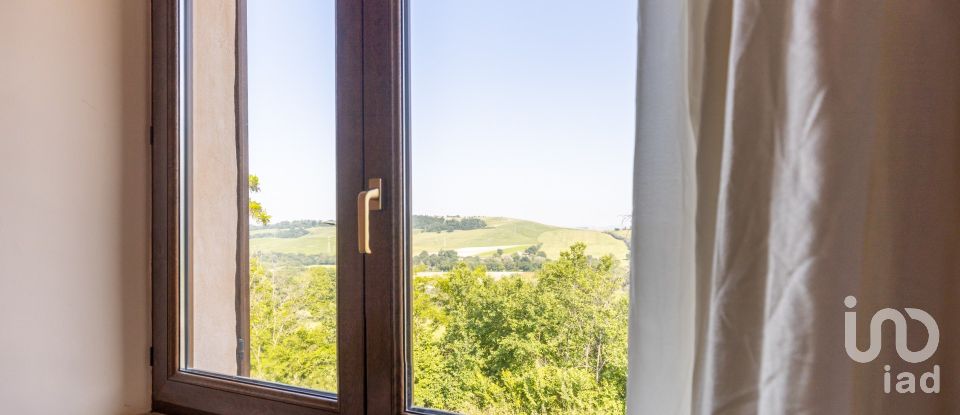 House 5 rooms of 164 m² in Urbisaglia (62010)