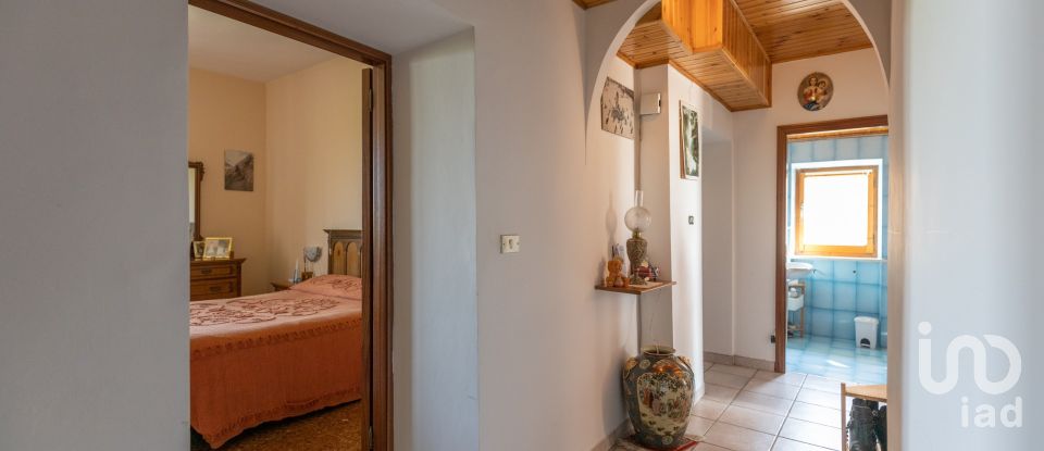 House 5 rooms of 164 m² in Urbisaglia (62010)