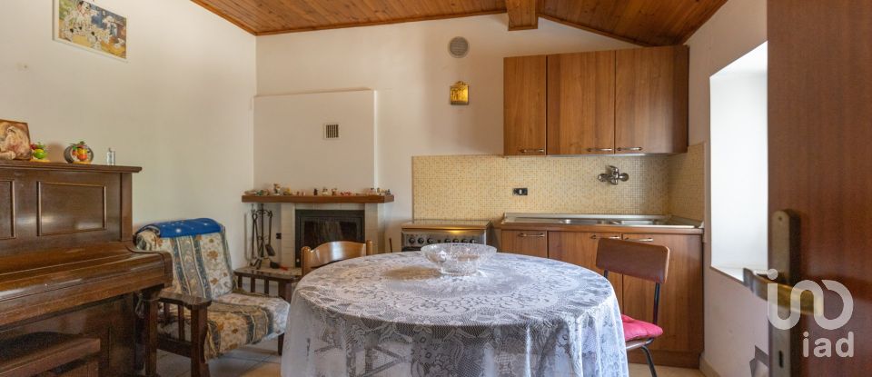 House 5 rooms of 164 m² in Urbisaglia (62010)