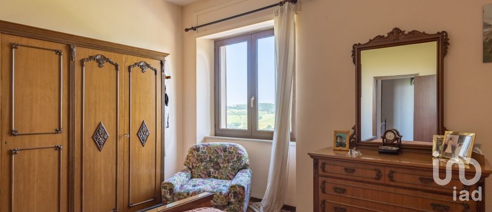 House 5 rooms of 164 m² in Urbisaglia (62010)