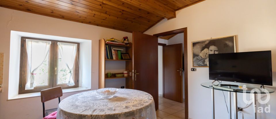 House 5 rooms of 164 m² in Urbisaglia (62010)