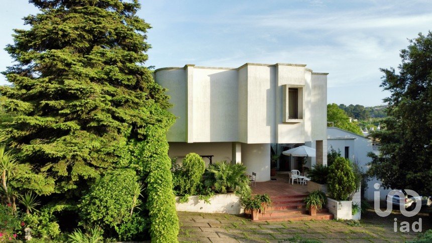 Casale 16 locali di 453 m² in Martina Franca (74015)