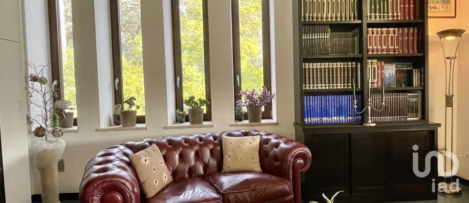 Casale 16 locali di 453 m² in Martina Franca (74015)