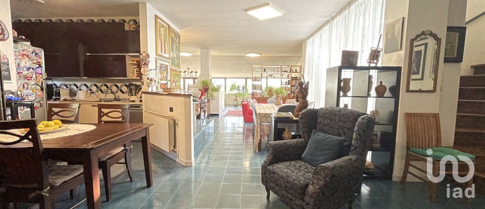 Casale 16 locali di 453 m² in Martina Franca (74015)