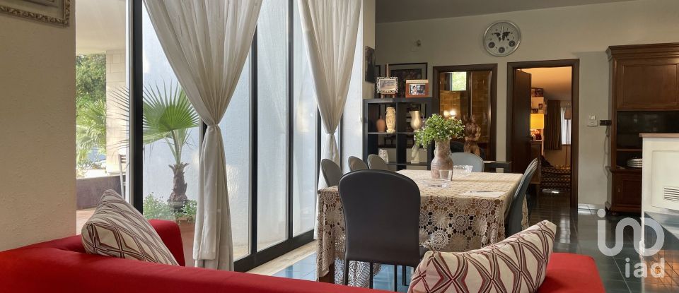 Casale 16 locali di 453 m² in Martina Franca (74015)