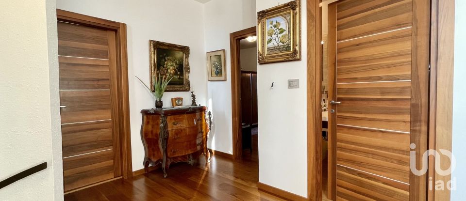 Casale 16 locali di 453 m² in Martina Franca (74015)