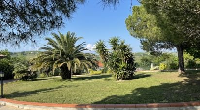 House 12 rooms of 422 m² in Mosciano Sant'Angelo (64023)