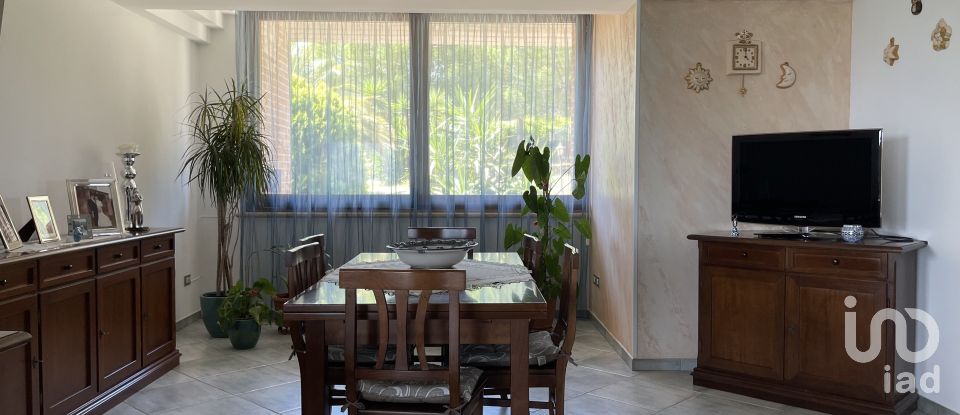 House 12 rooms of 422 m² in Mosciano Sant'Angelo (64023)