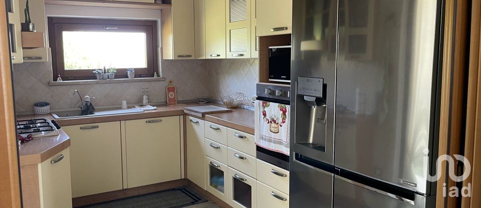 House 12 rooms of 422 m² in Mosciano Sant'Angelo (64023)