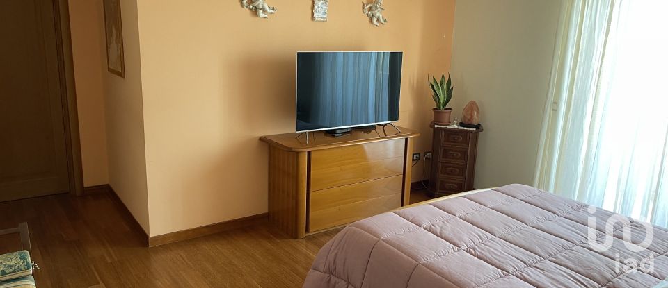 House 12 rooms of 422 m² in Mosciano Sant'Angelo (64023)