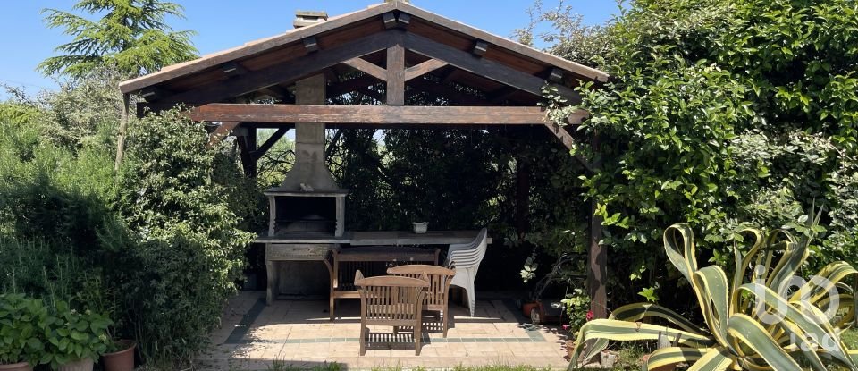 House 12 rooms of 422 m² in Mosciano Sant'Angelo (64023)