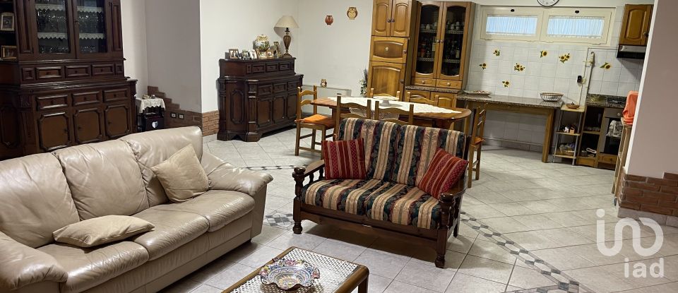 House 12 rooms of 422 m² in Mosciano Sant'Angelo (64023)