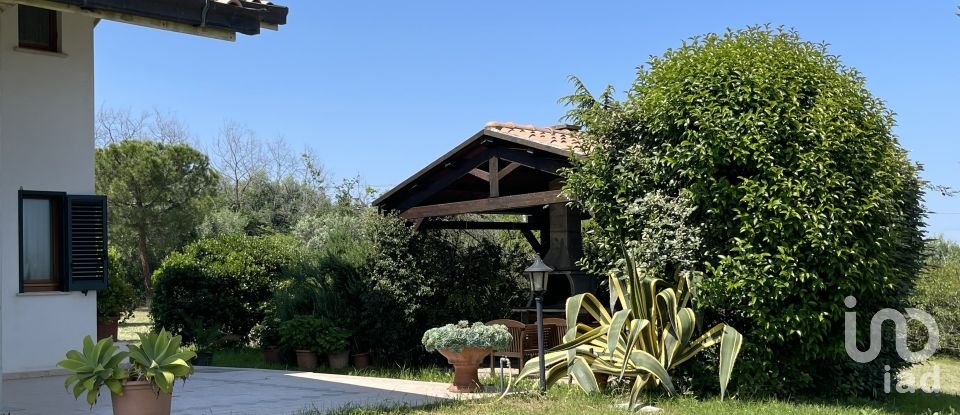 House 12 rooms of 422 m² in Mosciano Sant'Angelo (64023)