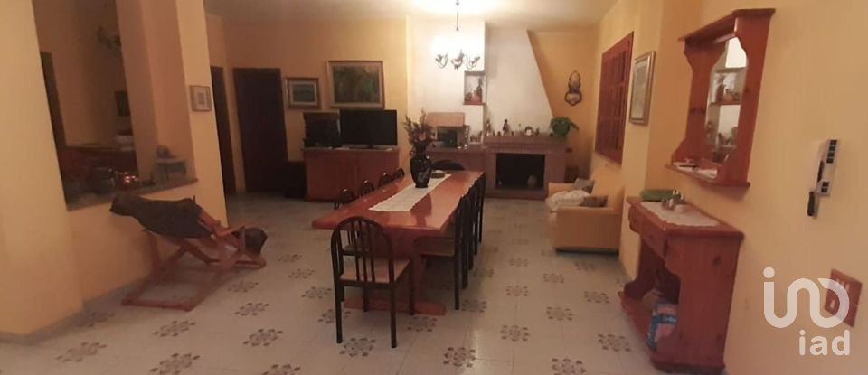 Farm 14 rooms of 600 m² in Castrovillari (87012)
