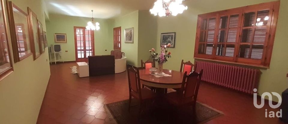 Farm 14 rooms of 600 m² in Castrovillari (87012)