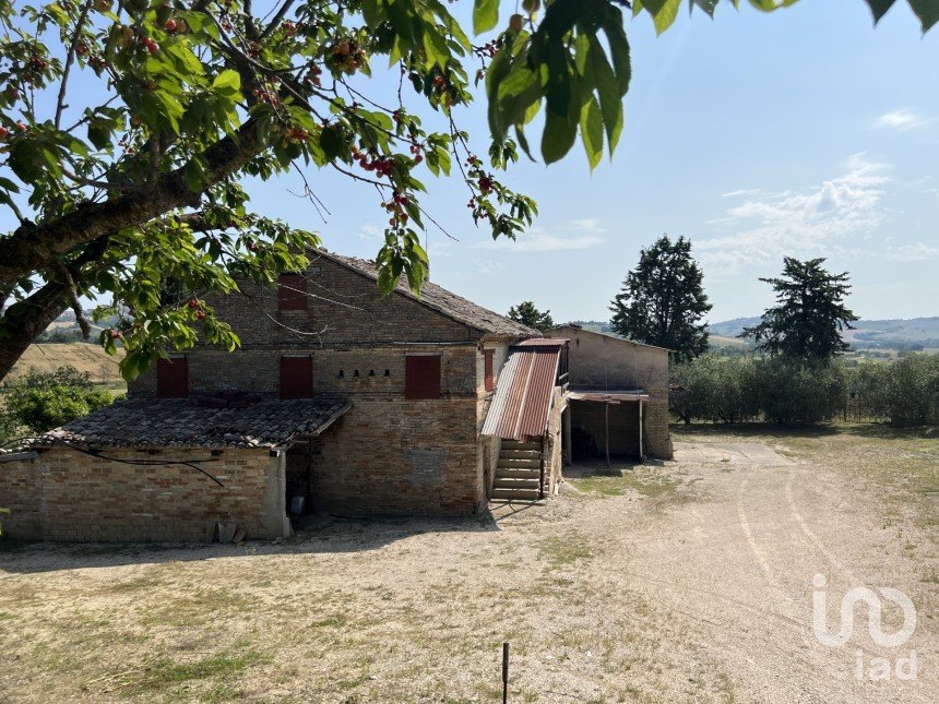 Casa 10 locali di 350 m² in Monte San Pietrangeli (63816)