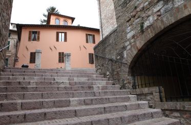 Attico / Mansarda / Loft 2 locali di 60 m² a Assisi (06081)