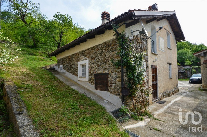 Village house 4 rooms of 100 m² in Murialdo (17013)