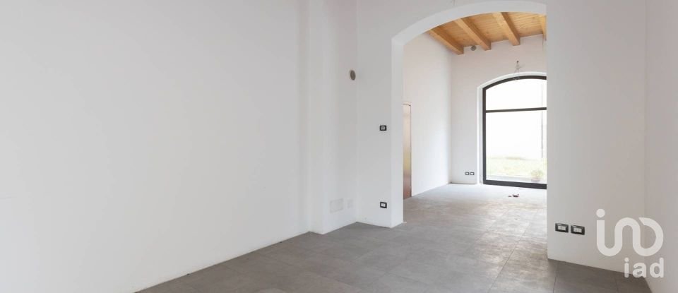 Shop / premises commercial of 207 m² in Ancona (60127)