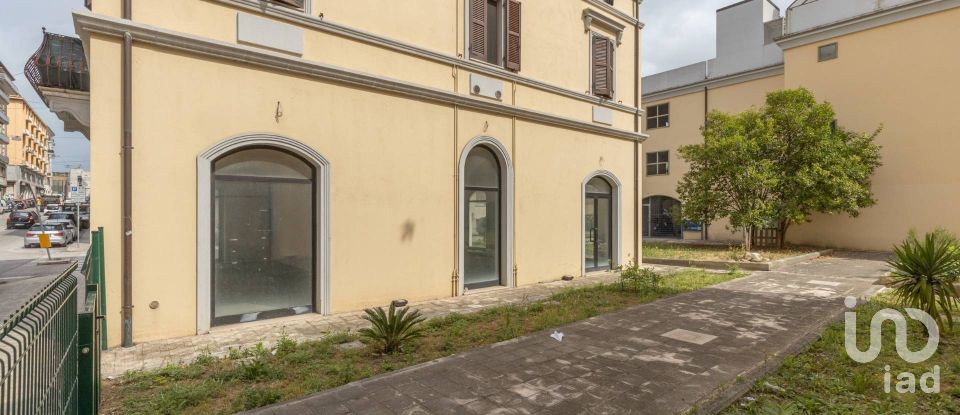 Negozio / locale commerciale di 207 m² in Ancona (60127)
