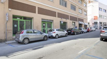 Negozio / locale commerciale di 330 m² in Ancona (60131)