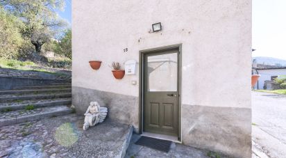 Casa di paese 3 locali di 112 m² in Ofena (67025)