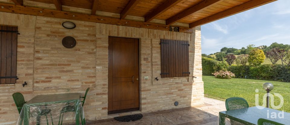 Rustico 20 locali di 800 m² in Ponzano di Fermo (63845)
