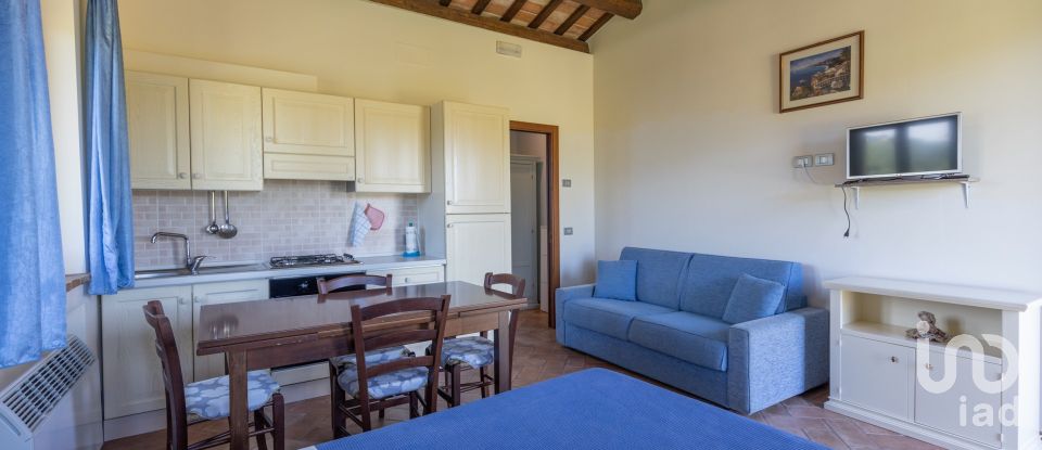 Rustico 20 locali di 800 m² in Ponzano di Fermo (63845)