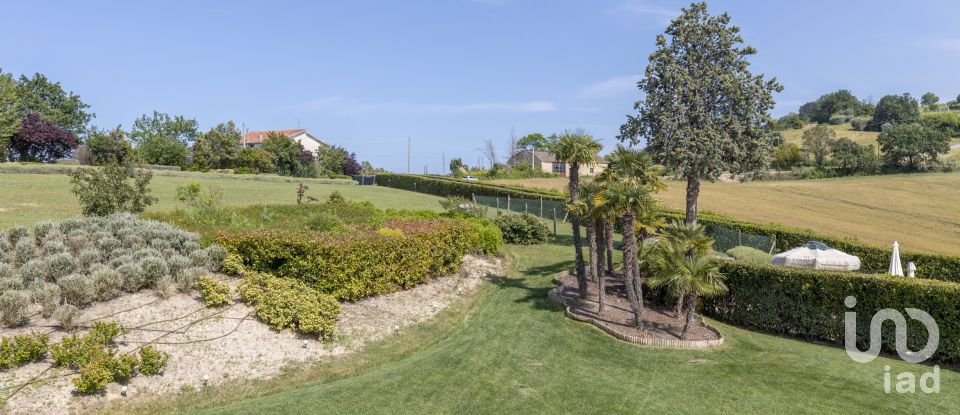 Rustico 20 locali di 800 m² in Ponzano di Fermo (63845)