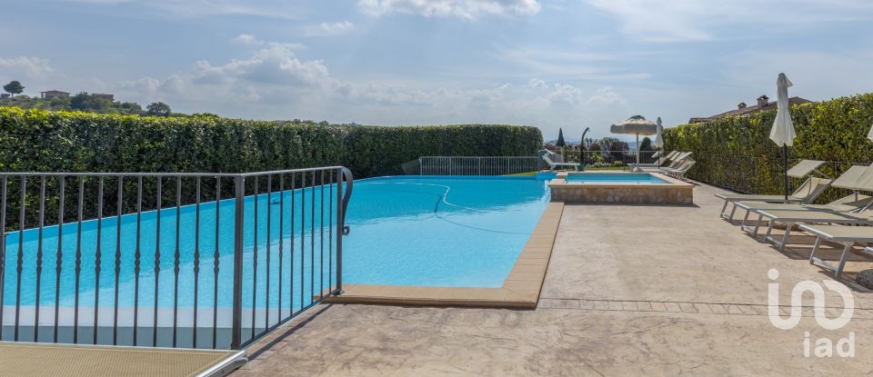 Rustico 20 locali di 800 m² in Ponzano di Fermo (63845)