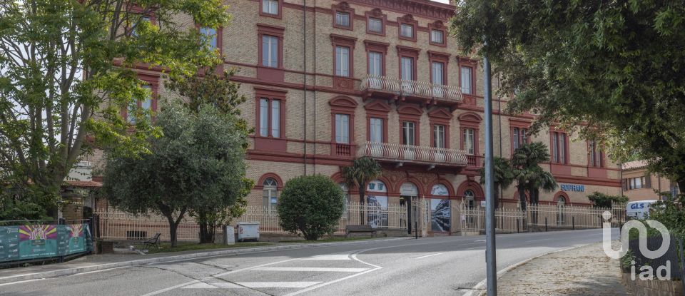 Ufficio di 117 m² in Castelfidardo (60022)