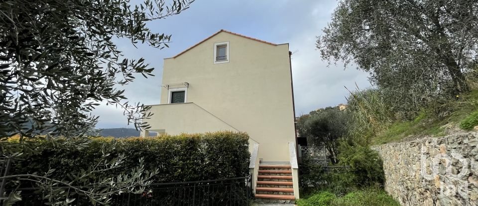 Casa indipendente / Villa 6 locali di 80 m² in Finale Ligure (17024)