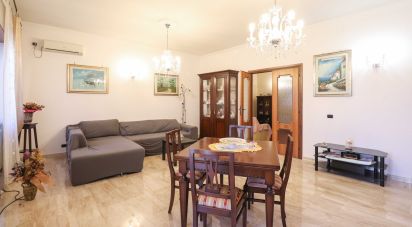 Casale 12 locali di 300 m² in Colleferro (00034)