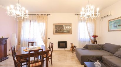 Casale 12 locali di 300 m² in Colleferro (00034)